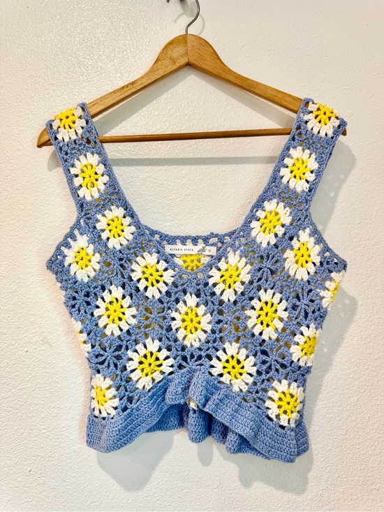 Altar'd State Tops - Altar’d State Women’s Blue Crochet Cropped Tank Yellow Daisies Flowers Ruffle S